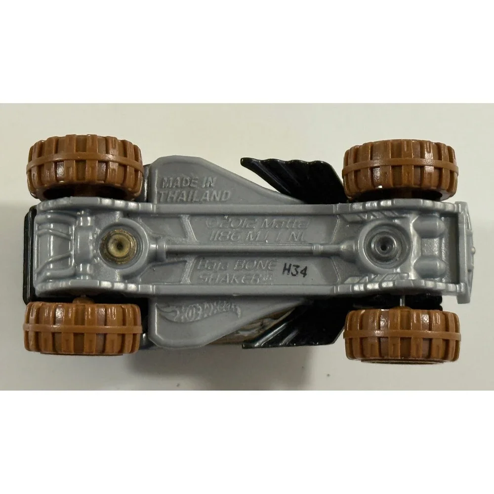 Hot Wheels Baja Bone Shaker Kids 1:64 Gold Black Off-Road Die-Cast Truck H34